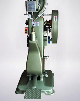 如何選擇徑向鉚接機(jī)生產(chǎn)廠家？