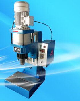 液壓鉚接機的模具有多少個？ 