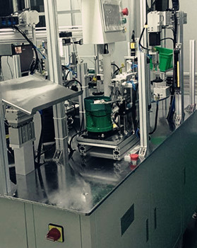 哪些因素會引起全自動送料鉚接機磨損？