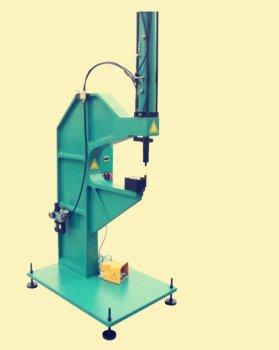 國(guó)產(chǎn)鉚接機(jī)多少錢(qián)一臺(tái)？