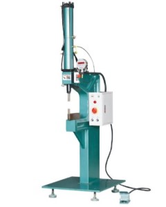 如何選擇無鉚釘鉚接機廠家及品牌？