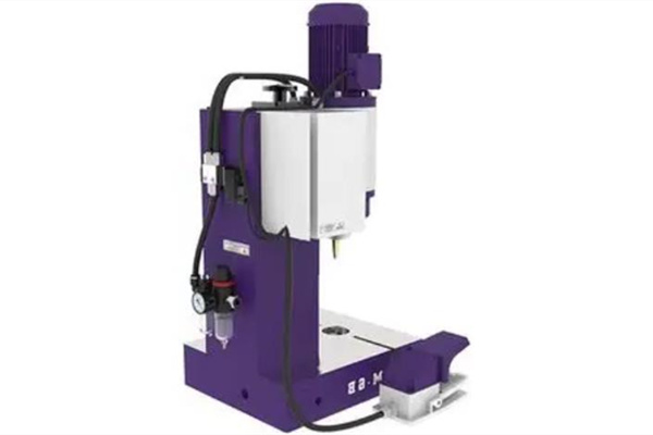 鉚頭不轉(zhuǎn)？可能使用的是徑向鉚接機(jī)！