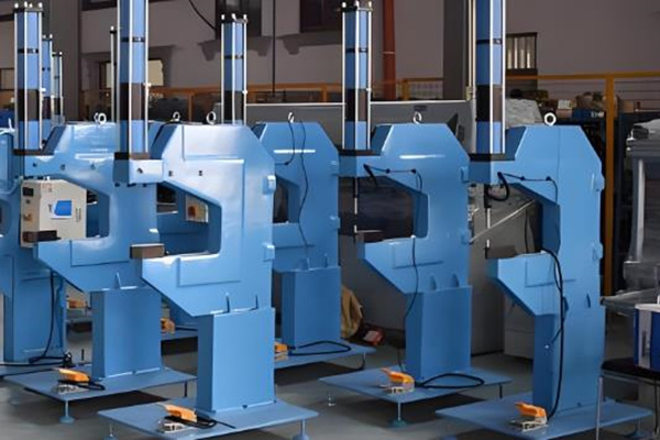 鉚接機(jī)出現(xiàn)小問(wèn)題？教你一招就搞定！